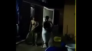 Malaya wakicheza nje uchi na kuingizana chupa kumani